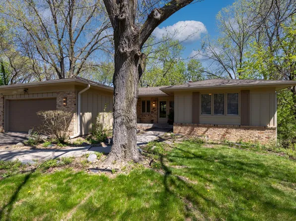 8613 Wood Cliff Cir S, Minneapolis, MN 55438