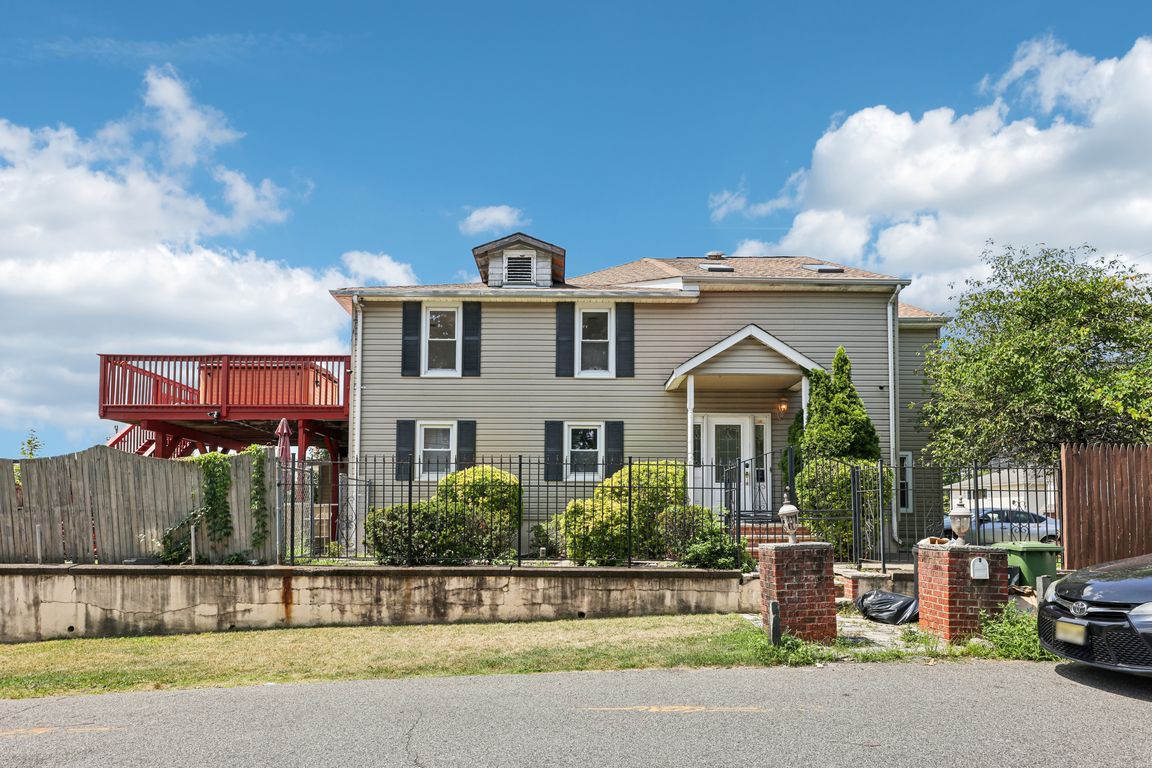 Katz Ave-S2907-001.jpg