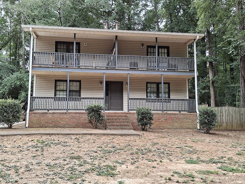 FRONT OF HOUSE 
30 APRIL AVE IS ON THE LEFT