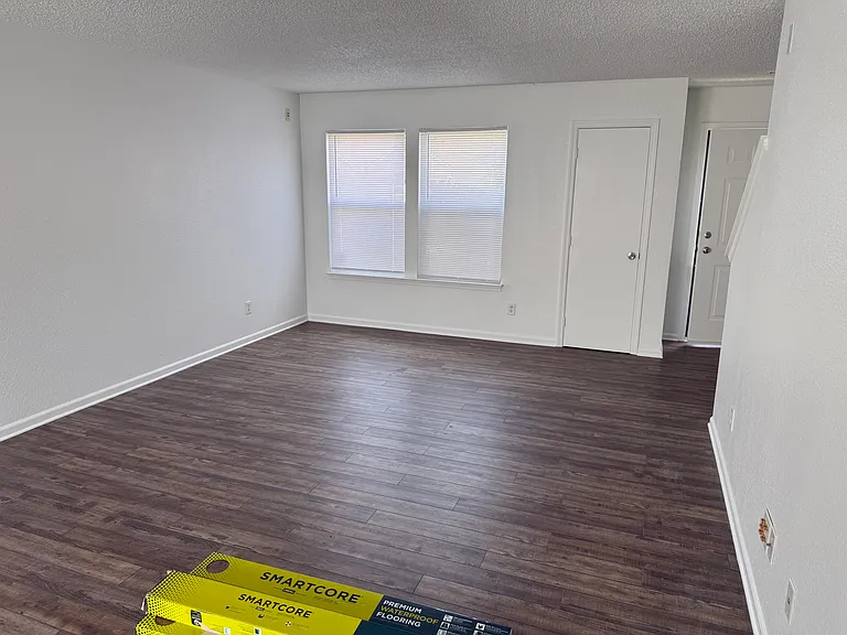 10931 Clear Spring Dr — Photo 7