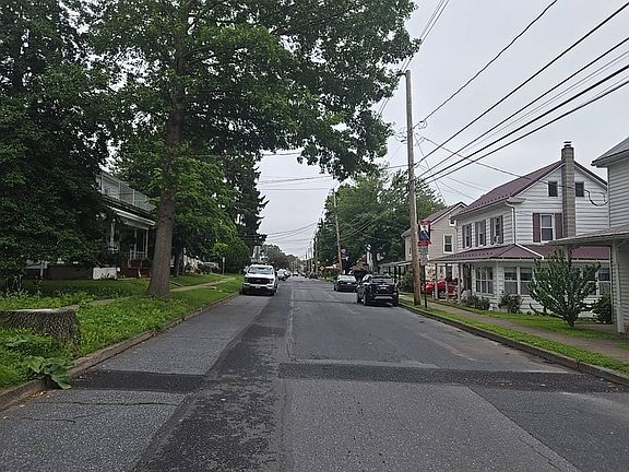 4th image of 716 N High St
