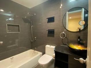 5700 Greentree Rd, Bethesda, MD 20817