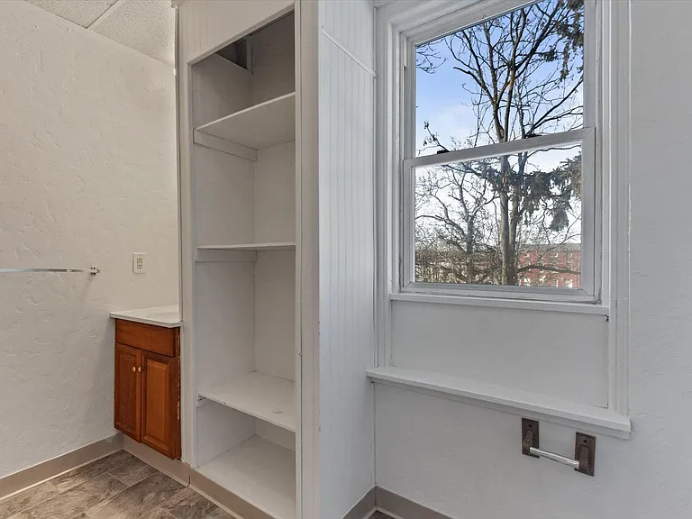 217 W College Ave — Photo 11