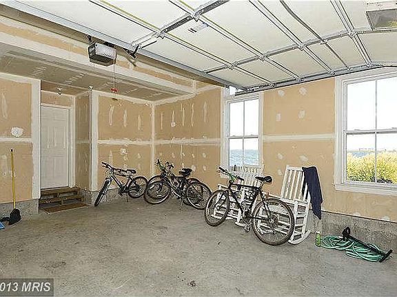 oversized 2 car garage