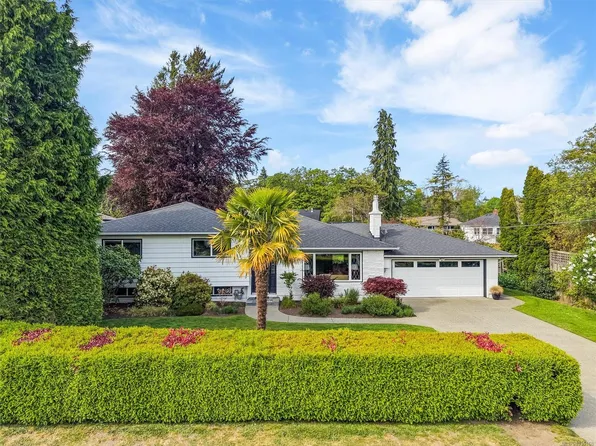 2090 McNeill Ave, Oak Bay, BC V8S 2X8