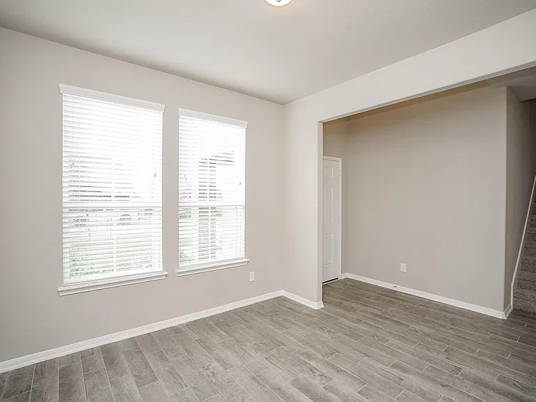 5463 Grand View Dr — Photo 3