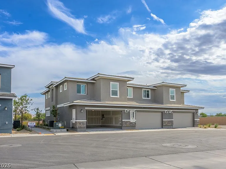 482 Golden Myna Ave — Photo 32
