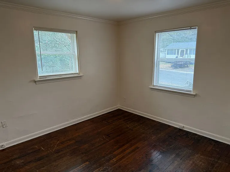 2414 Wilson Ave — Photo 6