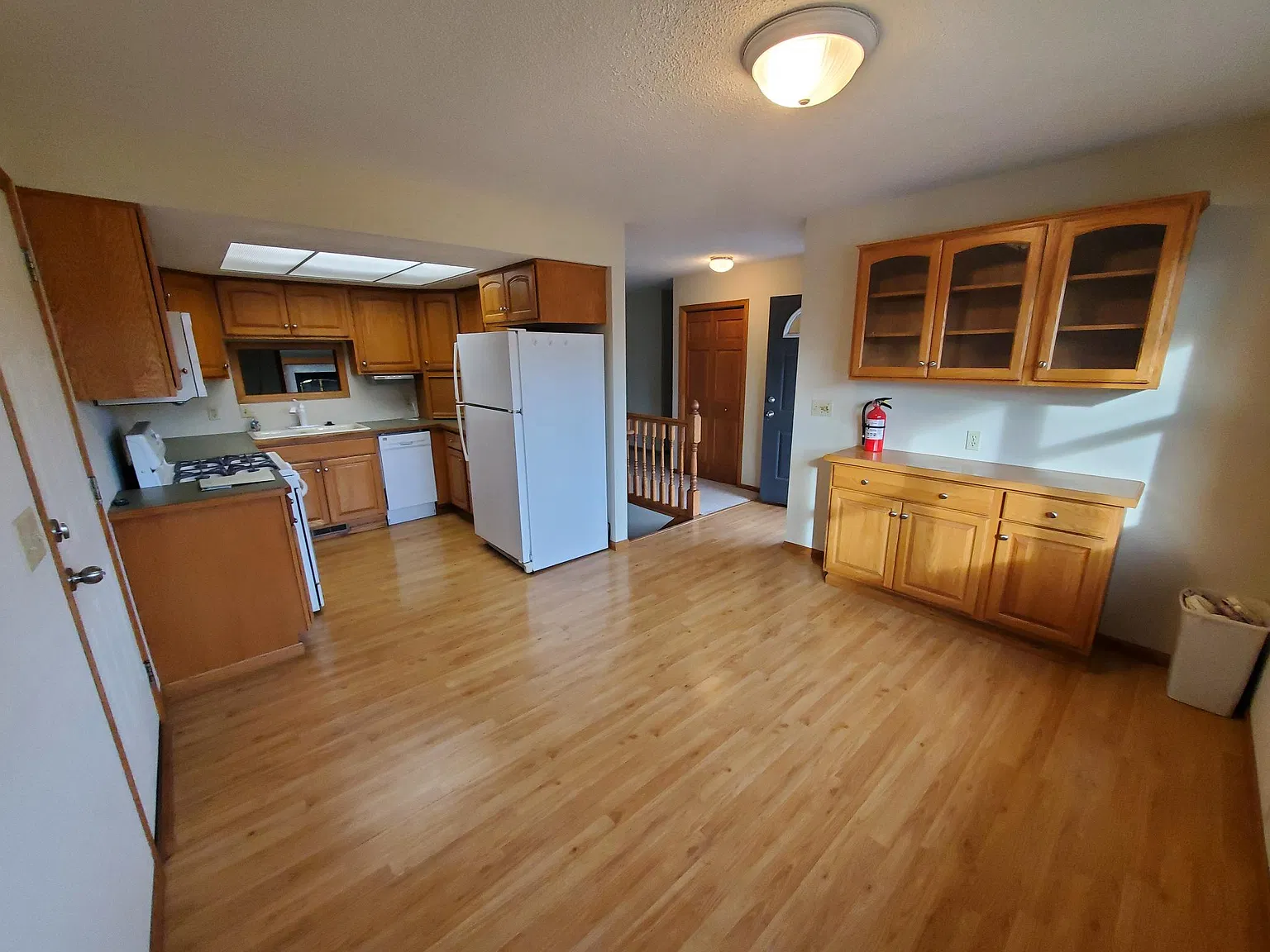 4 bed, 2012 sqft, $2,000 — Photo 2