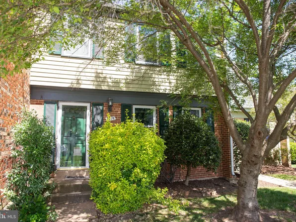 1074 Tottenham Ct, Sterling, VA 20164