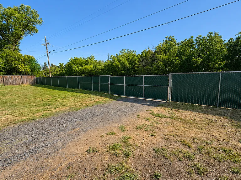 3682 Bay Ave — Photo 43