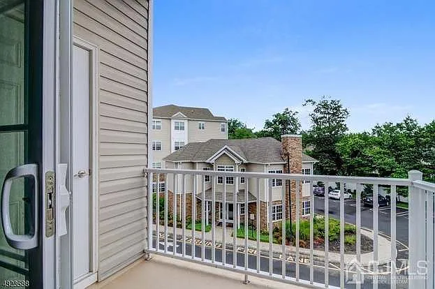 331 Pond Ln — Photo 73