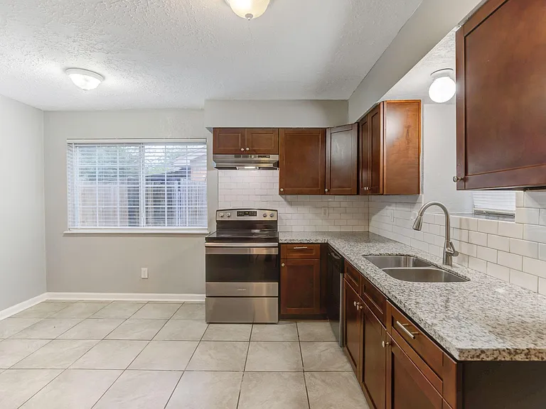 11511 Grapewood Ct — Photo 3