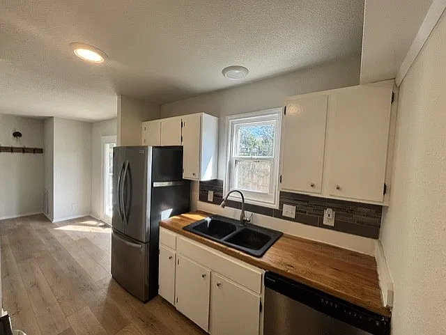2 bed, 1048 sqft, $1,645 — Photo 4