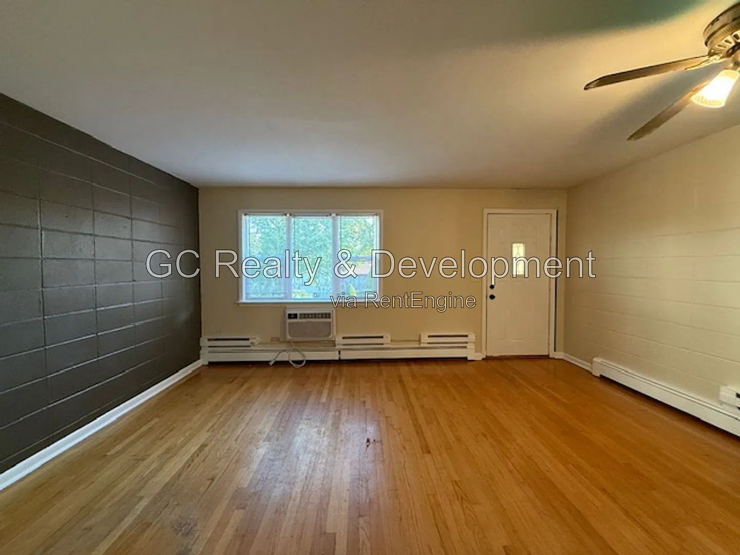 1 bed, 1.0 bath, 807 sqft, $1,350 — Photo 2