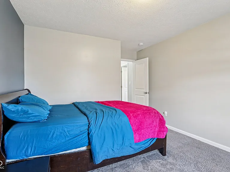 6673 Laurelwood Dr — Photo 28