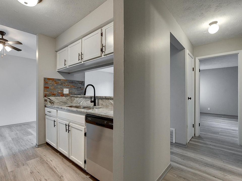 1st image of 3826 N 111th Plz