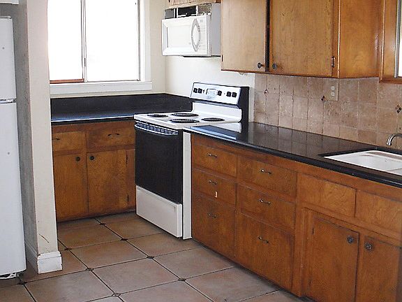 3rd image of 1155 Sonoma Ave