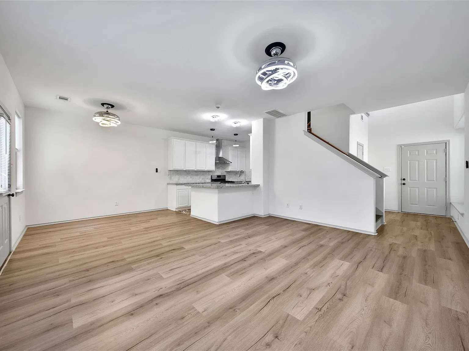 3 bed, 2.5 bath, 1685 sqft, $1,995 — Photo 4