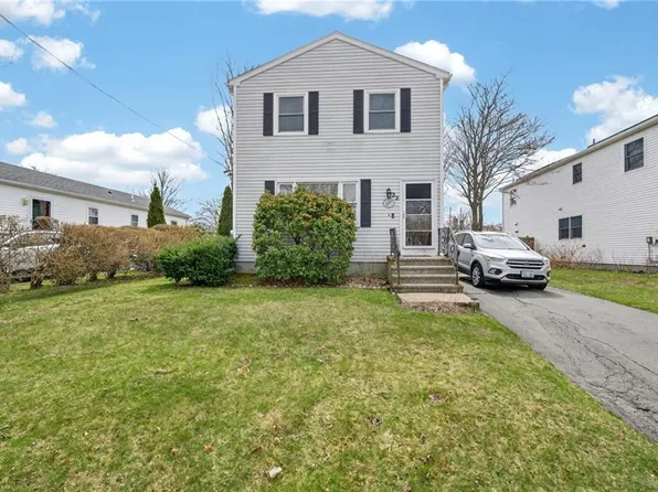 22 Connecticut Ave, Middletown, RI 02842