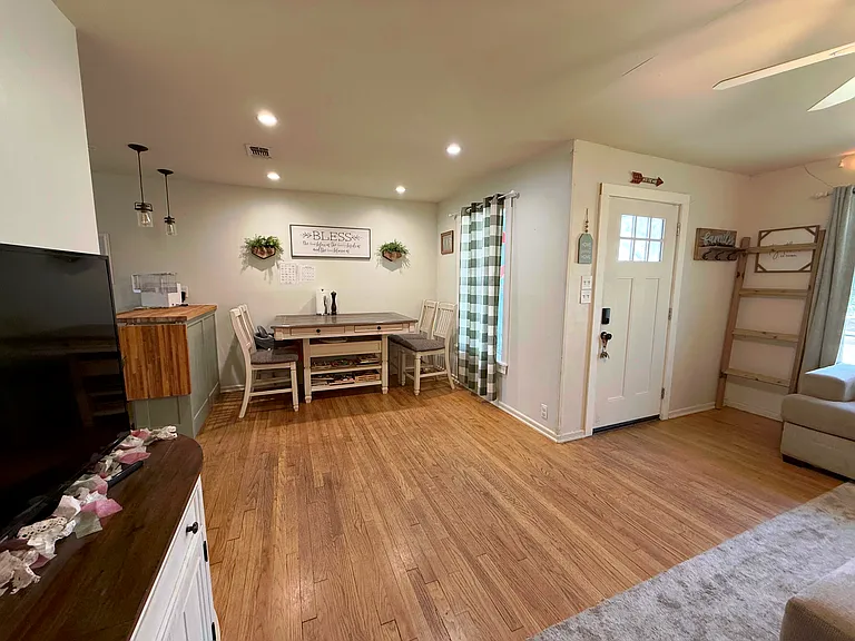 1007 Emery St — Photo 14