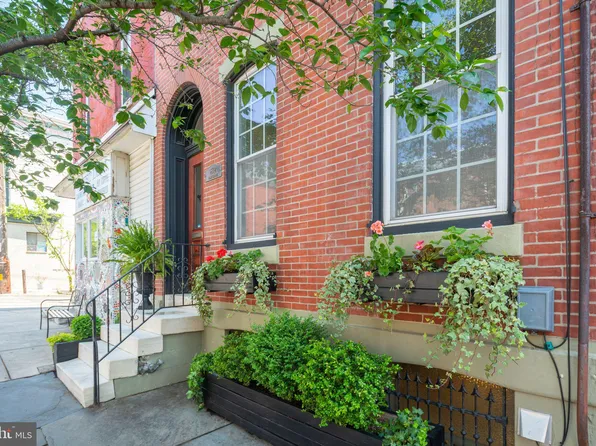 2602 Brown St, Philadelphia, PA 19130