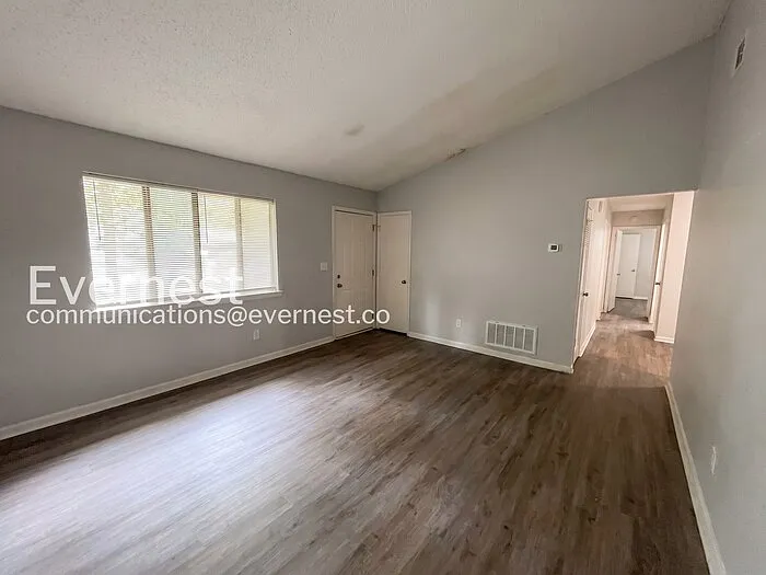 9007 Homewood Dr — Photo 2