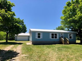 2433 W Meadow Ln, Rothbury, MI 49452