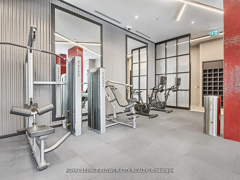 212 King William St #1011 — Photo 31
