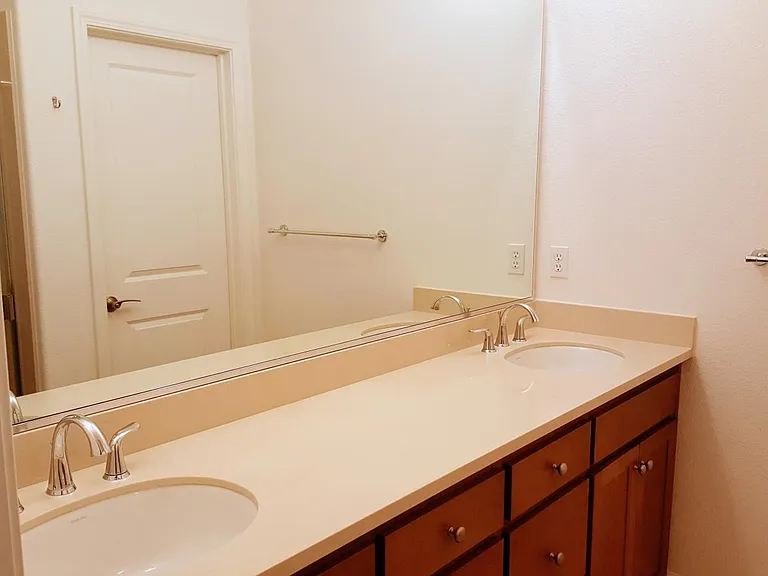 936 Fontana Ter — Photo 14