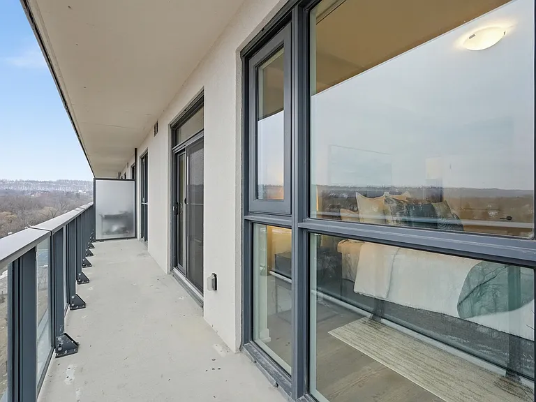 870 Queenston Rd — Photo 37