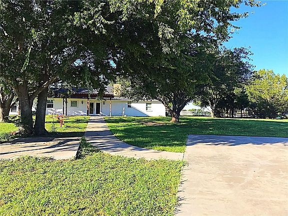 5th image of 611 Meadow Dr