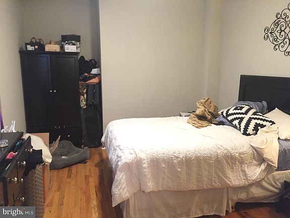 4th image of 1338-40 Lombard St #202