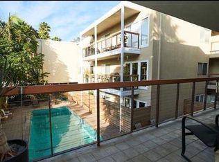 330 S Barrington Ave APT 202, Los Angeles, CA 90049