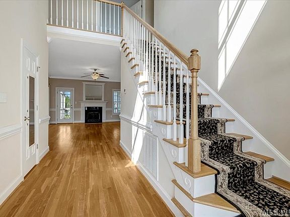 2nd image of 106 Winterberry Ln