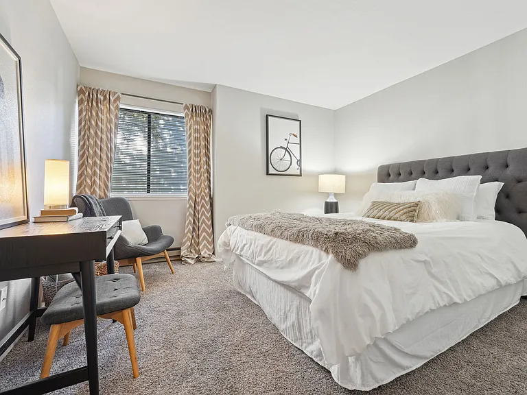 Oswego Pointe — Photo 13