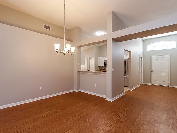 4th image of 25017 Hyde Park Blvd