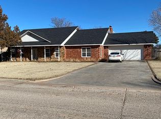 408 N 10th Ave, Fairview, OK 73737