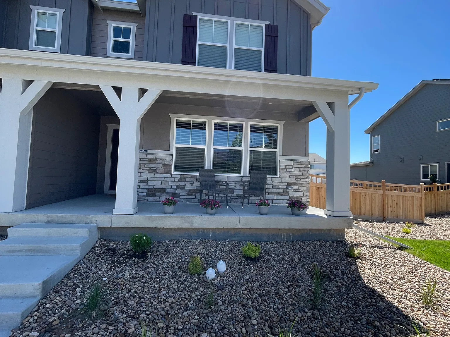 4 bed, 2.5 bath, 1988 sqft, $1,000 — Photo 1