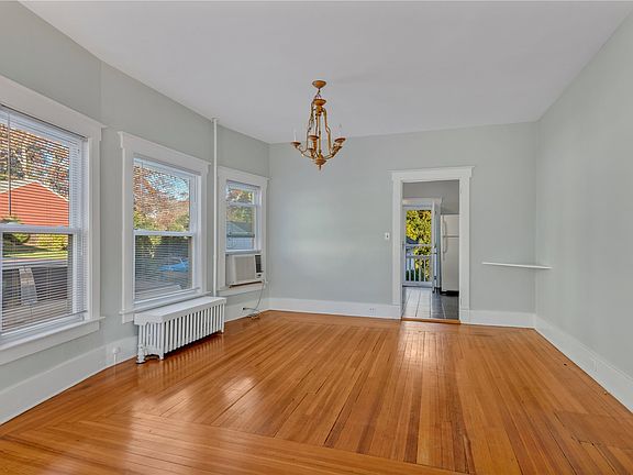 5th image of 114 Ivy St