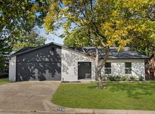 4213 Huckleberry Dr, Fort Worth, TX 76137