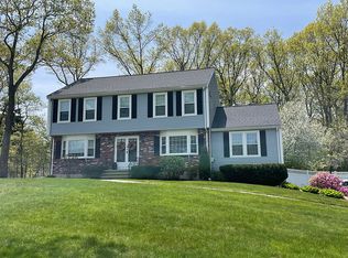 41 Briarwood Rd, Tewksbury, MA 01876