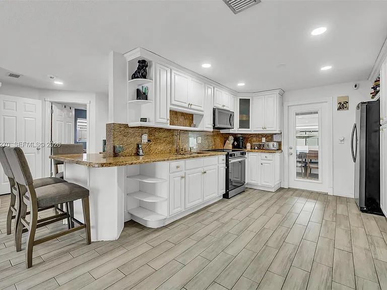 7420 Hope St — Photo 10