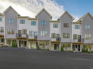 25 Ridge Ave #207, Spring Valley, NY 10977