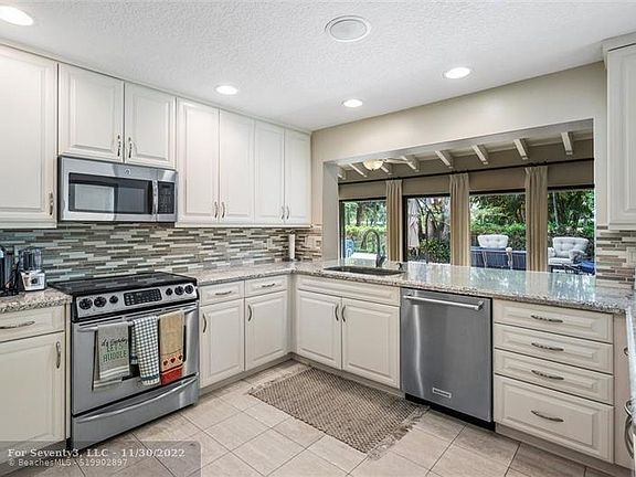 3rd image of 684 Lakewoode Cir W
