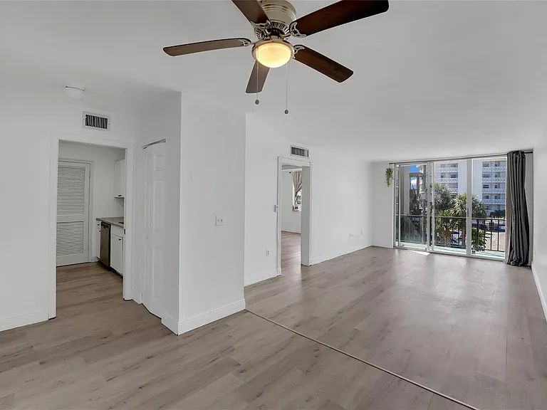 301 Croton Ave #302 — Photo 6