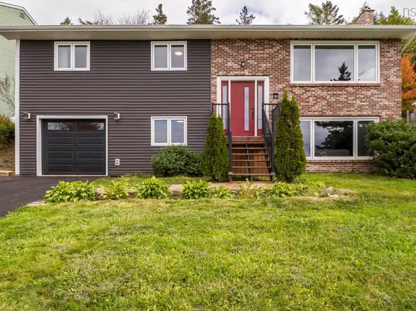 96 Regal Rd, Dartmouth, NS B2W 4H6