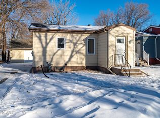 1814 Dyke Ave, Grand Forks, ND 58203