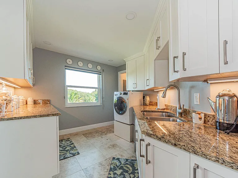 1715 Ocean Dr #3B — Photo 5