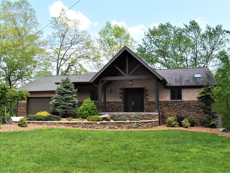 1st image of 26 Beachwood Ln